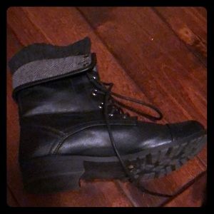 Taxi combat boots